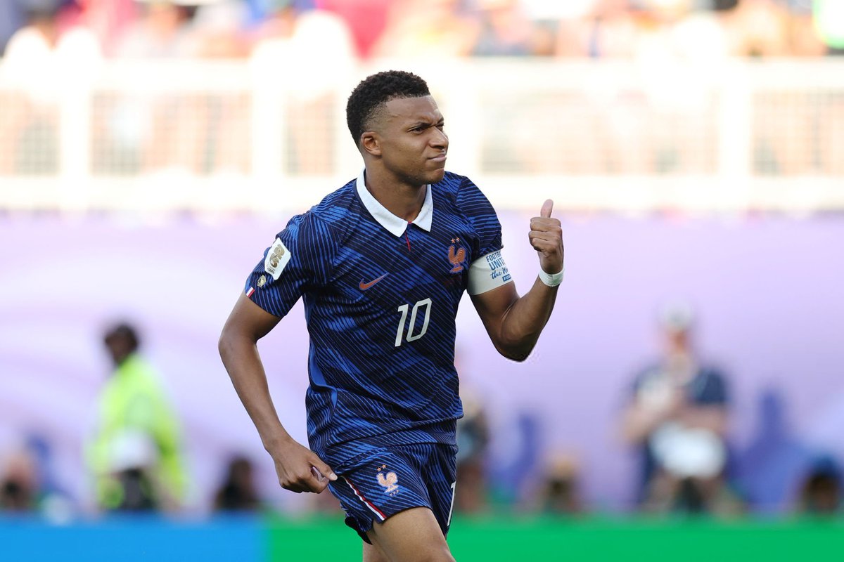 histoporte_'s tweet photo. 🇫🇷🔥 #Francia llegó a cuartos de final en los ÚLTIMOS 4 MUNDIALES:

⚽ 2014: perdió en cuartos 
🏆 2018: CAMPEÓN 
🥈 2022: subcampeón 
❓ 2026: clasificó a cuartos https://t.co/xWYb5T22sp