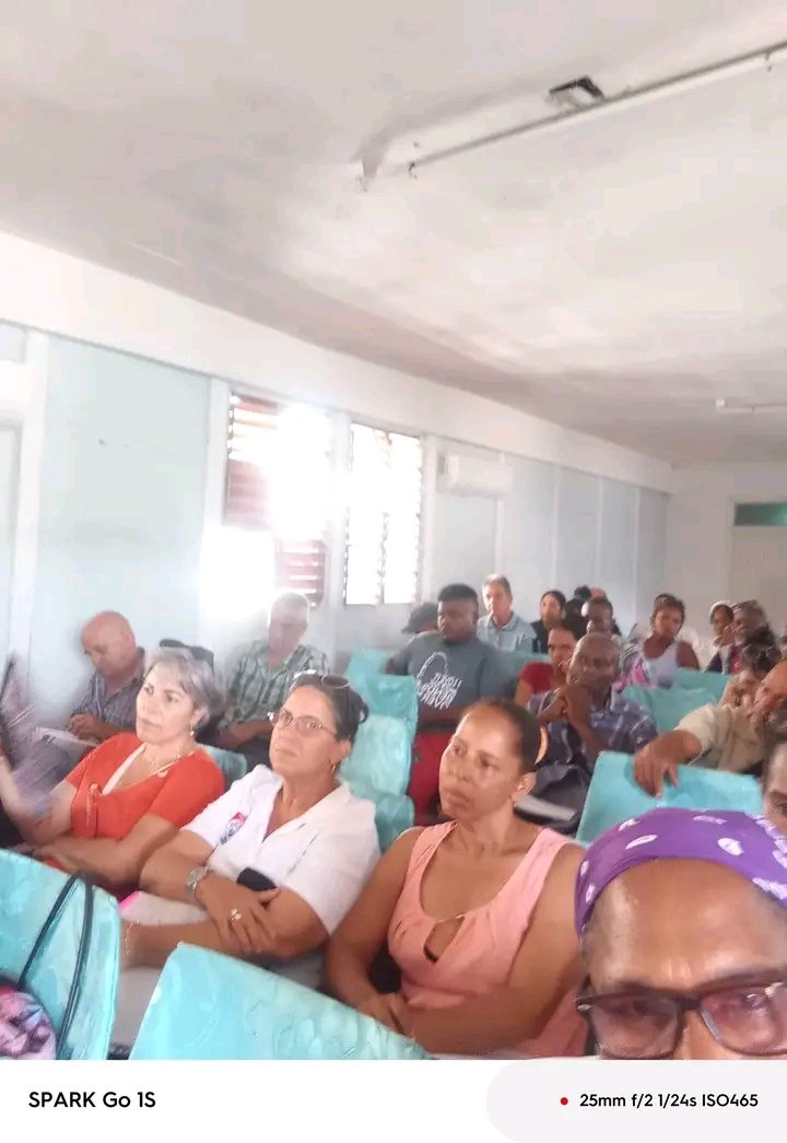 YaraLorenz43149's tweet photo. Se efectúa reunión con la presencia de las principales autoridades del Mcp #SanLuis para evaluar las 176 medidas aprobadas con todos los cuadros políticos,Adm TCP y Mipimes para la implementación de nuestro territorio
#LaPatriaSeDefiende
#MujeresEnRevolución
#fmcsanluis https://t.co/nML6ywzIrb