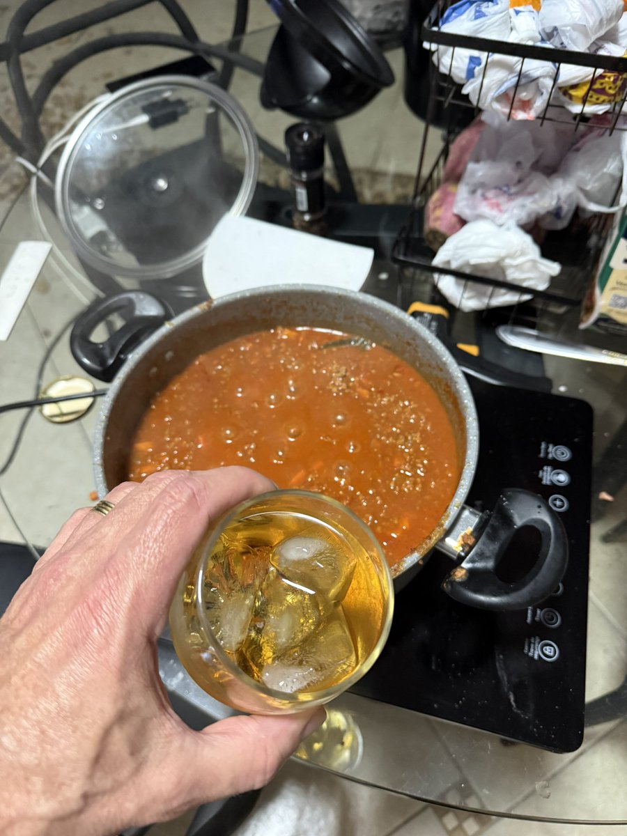 fabaor2's tweet photo. Bora!!? Vai sair um escondidinho de abóbora cabotia com bolonhesa!!! Saúde! https://t.co/zygvgM71RI