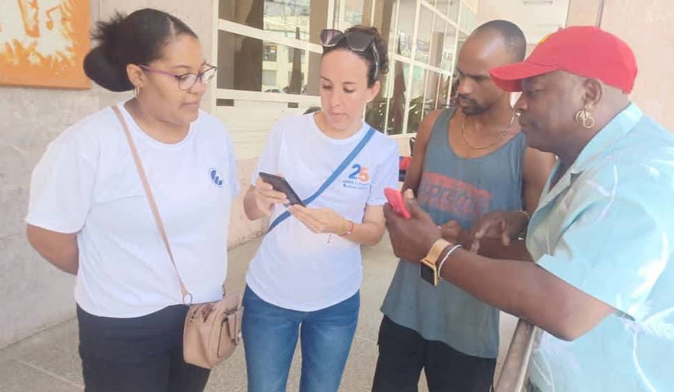MayraArevich's tweet photo. Inició el #VeranoConMiGente con las ferias tecnológicas en cada consejo popular y municipio de #Cuba. #JovenClub junto a entidades estatales y privadas del sector TIC lideran esta gran fiesta digital para las familias cubanas
#ConectadosALoNuestro #CubaPorLaTransformaciónDigital https://t.co/4CuWxqCMrM