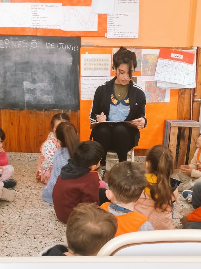 LuciRodriguezsv's tweet photo. Prácticas de primer cuatrimestre. Mi sala Naranja hermosa, siempre en mi corazón 🥹🧡 https://t.co/pmYSlhL4u7