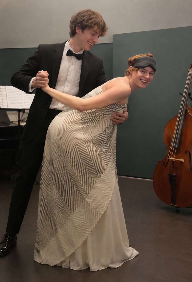 NoahJacobsBoy's tweet photo. these are the pictures of last night !!! my first ball I ever attended! love my dress this year! #somuchfun #royal #luxegirl https://t.co/s0JHW01eTq