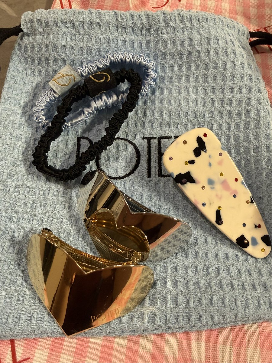 km_ntki's tweet photo. POTETEの夏popupいってきた💗💗今日期間中最後の新作入荷日だし、新宿近辺行く人ぜひまず伊勢丹2階で整理券もらってきて行ってみて欲しい可愛くておすすめ🥰💗💗(そして雲クリップ誰か代行して) https://t.co/eoyNFioFIj