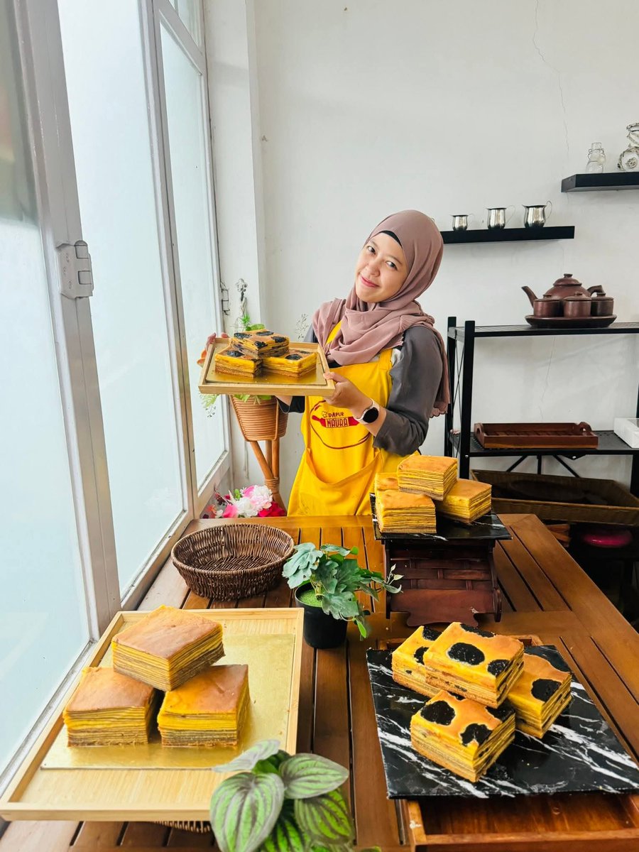 fantaindiatango's tweet photo. @hrdbacot mau ikutan ((lagi))
- dom. bogor
- kerja as exim specialist di jaksel (P11 user here)
- hobi baking, gardening, hiking, yoga/pilates dan cari duit 😭
- INFJ
- non 02 voters
- cari temen sehobi, sepemikiran siapa tau bisa nambah relasi atau ide bisnis ✌️
#TaliKasihHRDbacot https://t.co/YaSoMLyE4N