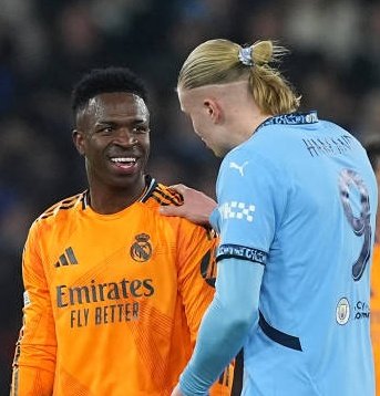 NJanfren's tweet photo. Muito se falando do Gabriel Magalhães.

Mas quem de fato mais vezes venceu o Haaland em confrontos diretos, foi Vini Jr pelo Real Madrid.

E na UEFA Champions League, tá?

Contra a Noruega é com ele. Vai voltar a marcar pra buscar a artilharia da Copa do Mundo. Eu confio! https://t.co/84gpqN1rFy