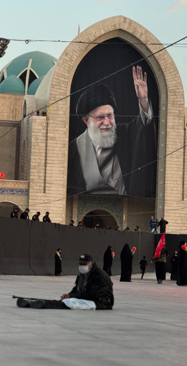 mahshidar1td8's tweet photo. امروز، دل‌ها با خیابان‌ها همصدا شدند و فریاد زدند: «ای پدر! راهِ تو، تا ابد، ادامه دارد.»
#باید_برخاست
#نحن_المنتقمون https://t.co/fE10RR3EVq
