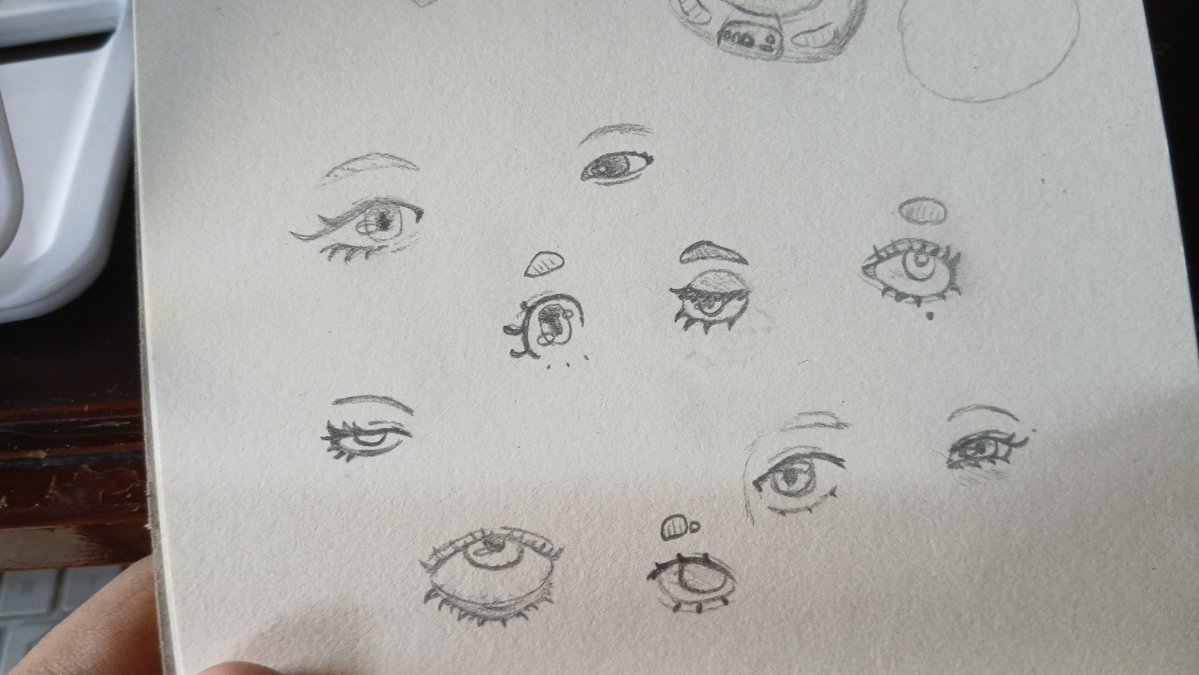 MaytranP's tweet photo. Practicando distintos ojos porque un pendejo dijo que siempre los hago iguales y me Ardi https://t.co/RXmEG0oVY3