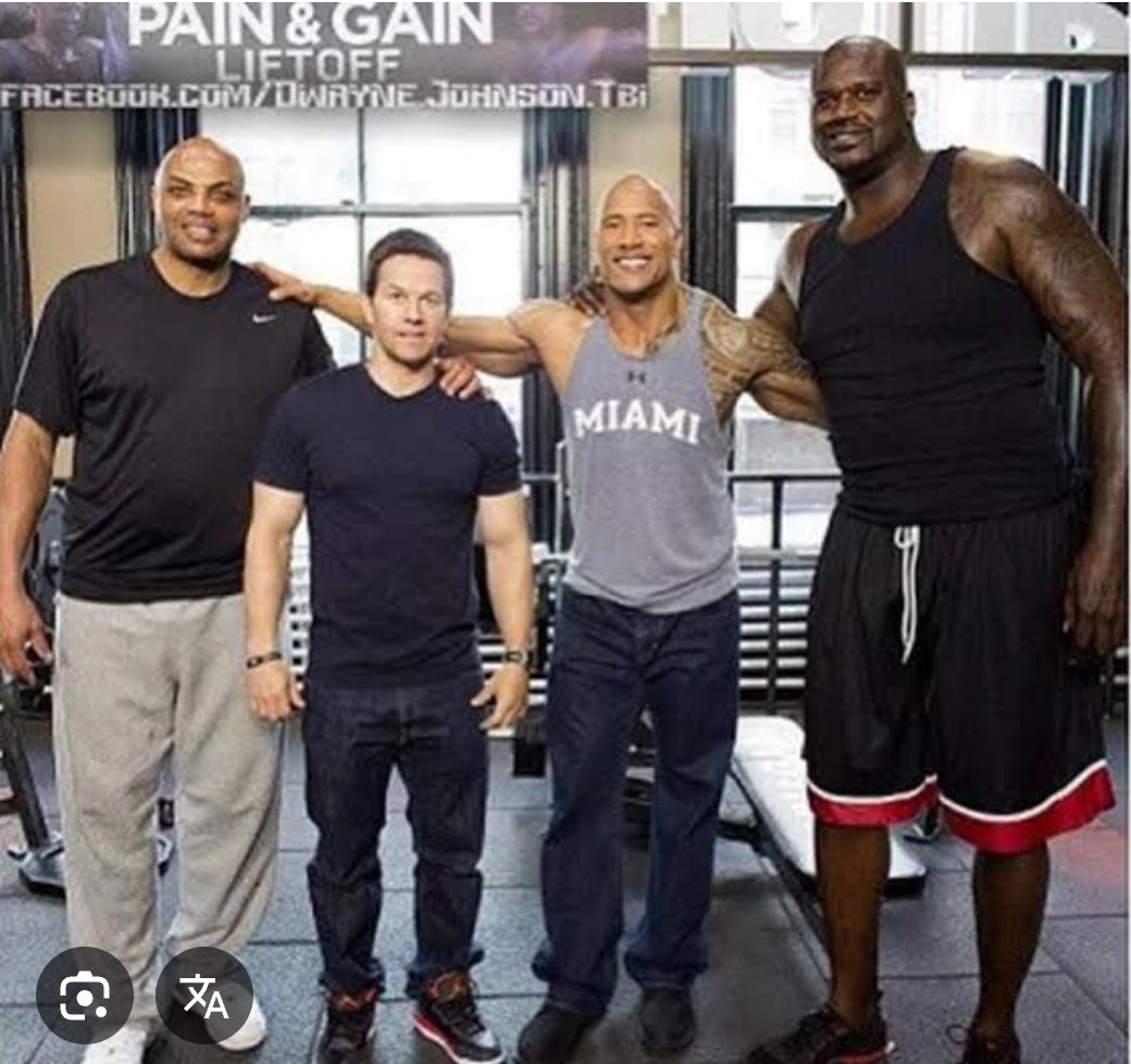 mfvanolli's tweet photo. @gertnando @luispcbritto Charles Barkley, Mark Wahlberg, The Rock e Shaq 

Daí perguntam pq o Shaq era o pivô mais dominante da história da NBA. https://t.co/rN92qtsiZM
