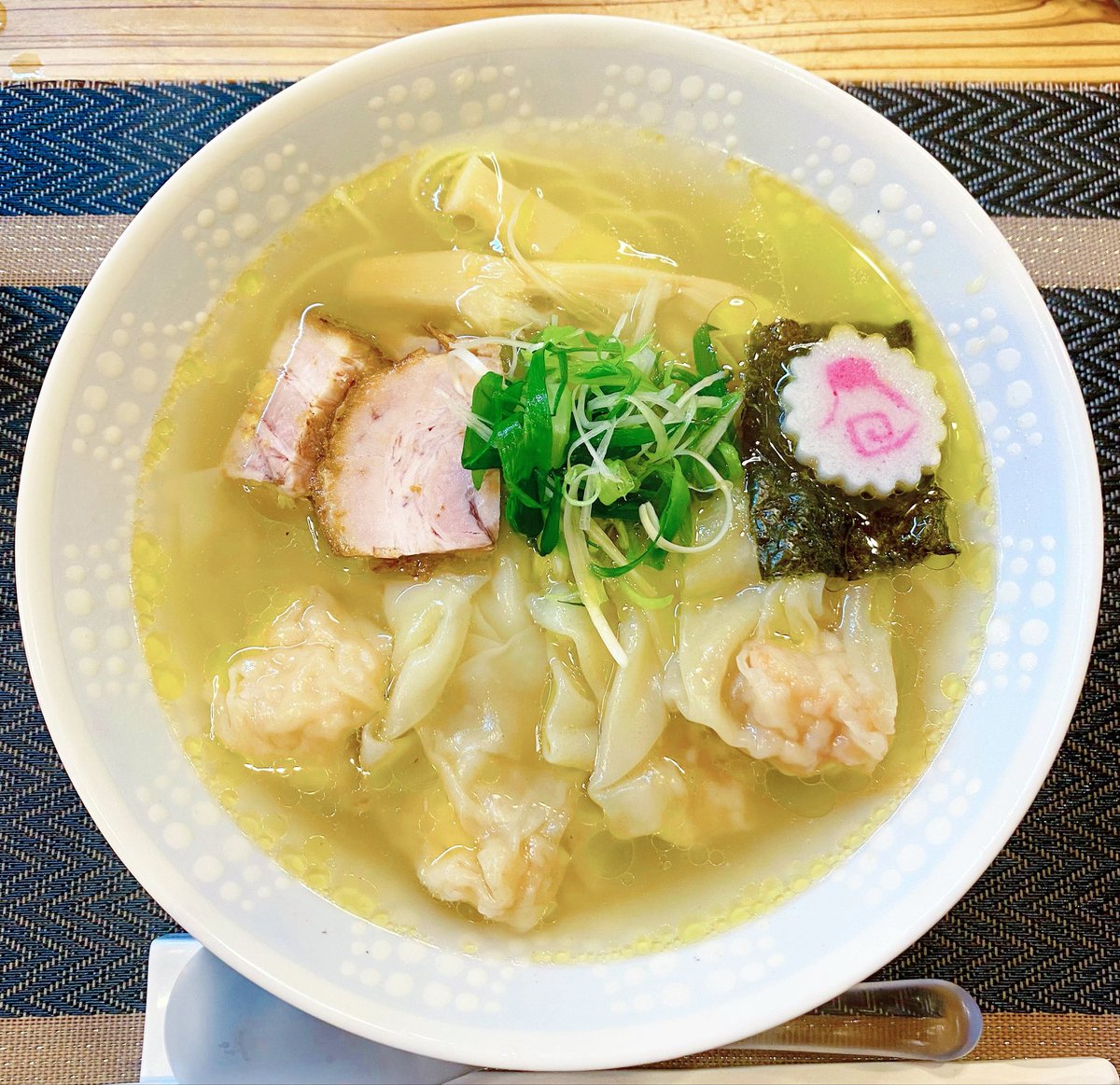 Limited_HUNTER's tweet photo. らぁ麺 桃の屋@小田原

【土、日、月  夜限定】
ぷりぷり海老わんたん入り角切りチャーシュー塩らぁ麺🍜

土日月の夜はうらももとして特別営業🥹✨

上質な鶏油が香るスープに香りの良いほろほろのチャーシュー😍💯
細部にまでこだわりを感じるトッピングの数々🤤

海老わんたんめっちゃ美味い🥹🥹🥹 https://t.co/IxKNnRarg4