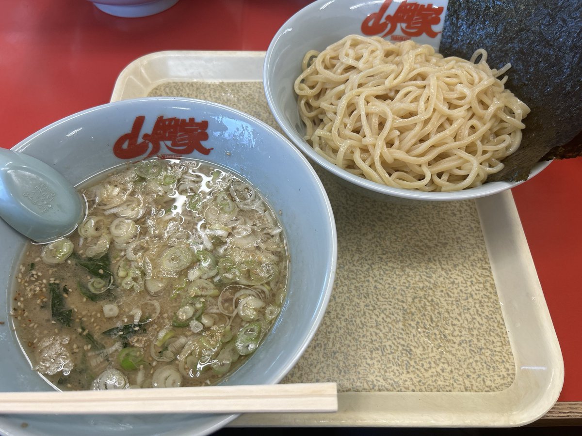 cheki3_at's tweet photo. 朝ラーして朝帰り。
釣りの方は友人が豆アジ1、自分はカマス1。アジが釣りたい。次は違うポイントに行こう。
#朝ラー
#山岡家
#アジング https://t.co/NOYrIRr9Gq