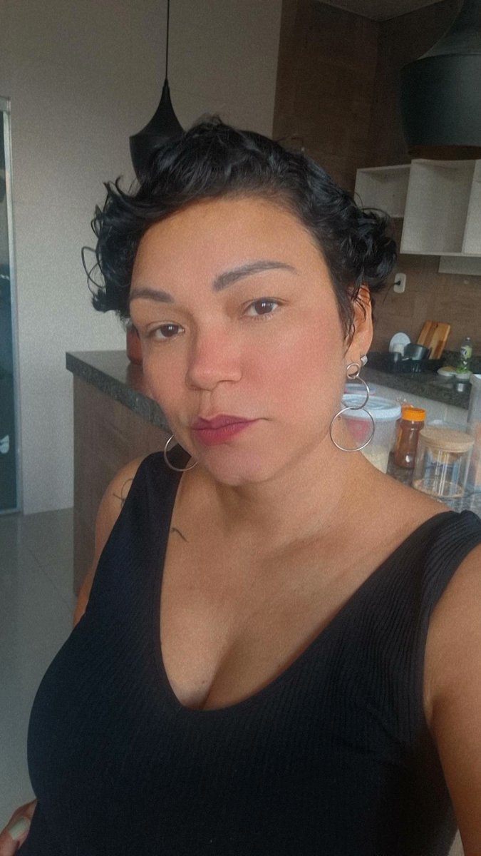 dilea_monteiro's tweet photo. Gente cabelo longo e liso é bonito e tal, mas cabelo curto é libertador demais tedoidé! 🔥
#cut #hair #bob
#transiçãocapilar #cacheada https://t.co/M5H5xlirxt