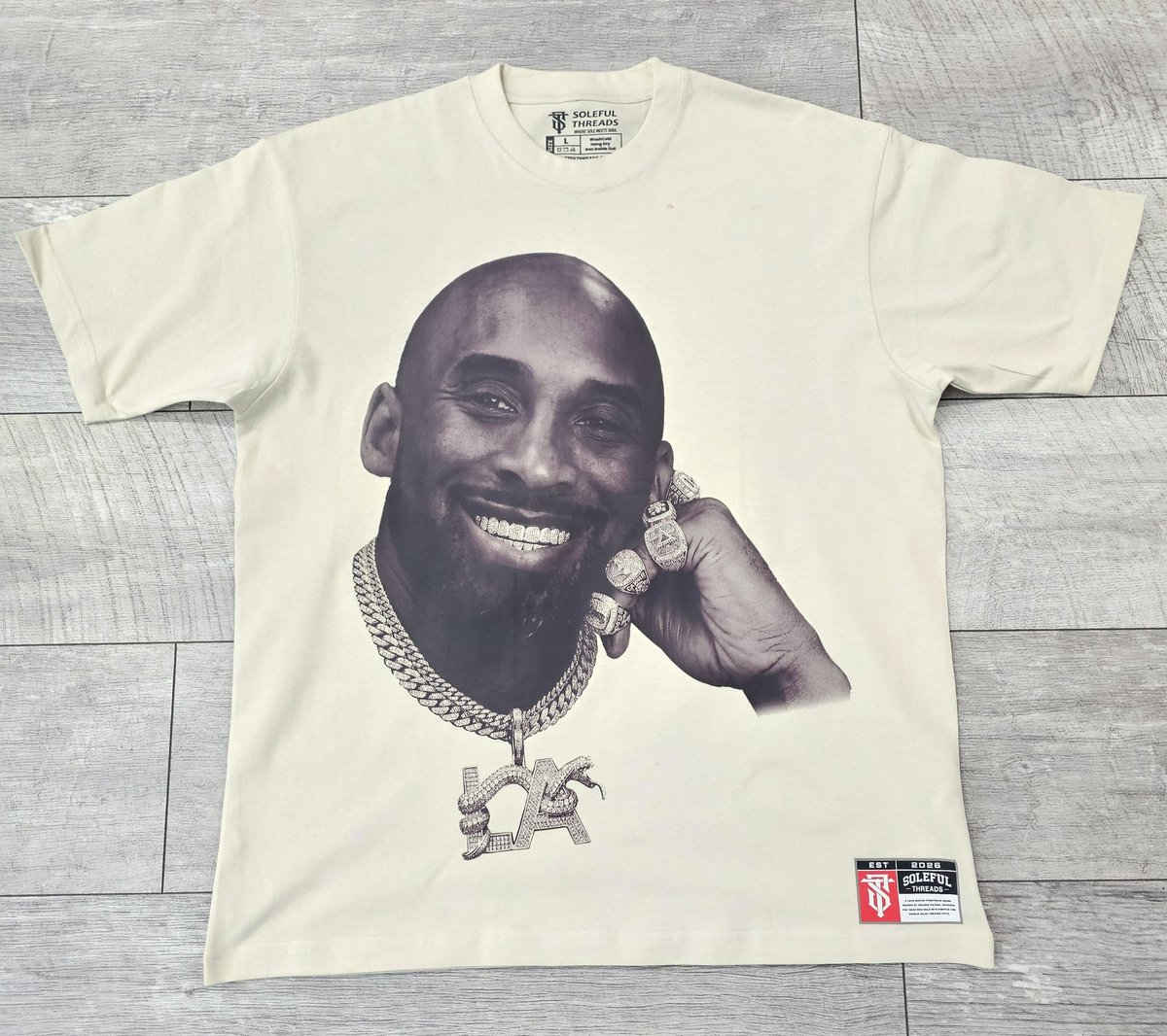 SolefulThreads_'s tweet photo. August 1st.
Mamba 5 Ring Bling Tee
#Mamba #5rings #kb24 #824
These are all samples. All will be update to have Gold Chain, Pendant, Rings. https://t.co/HWOFz6h3iM