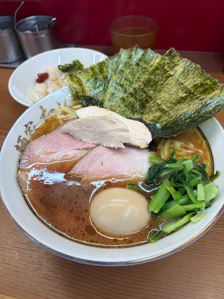 kahi911's tweet photo. 中野区　中野坂上駅
麺家 たいせい
特選ラーメン

醤油と出汁で楽しむスッキリとした家系、とても美味しかった。
醤油の香りがかなり個性的で印象に残る、キレもいい感じでした。スープは鶏が強めでグビグビ飲める、醤油と一体感も◎
醤油なスッキリ家系好きに特におすすめな一杯でした。26.06.27 https://t.co/zGjKGMEfQT