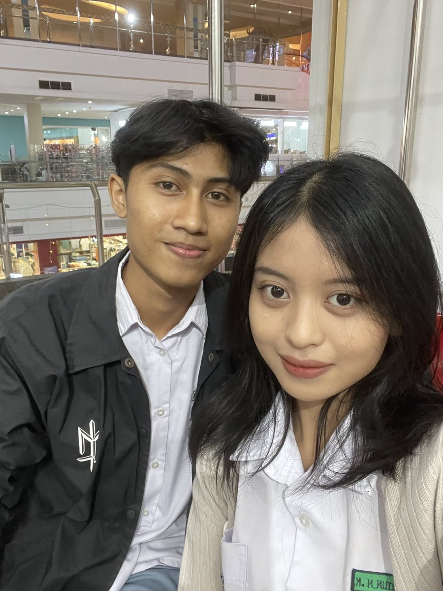 KHO1RI's tweet photo. Sbenernya kami masi 17th https://t.co/1mpfbjAzC7
