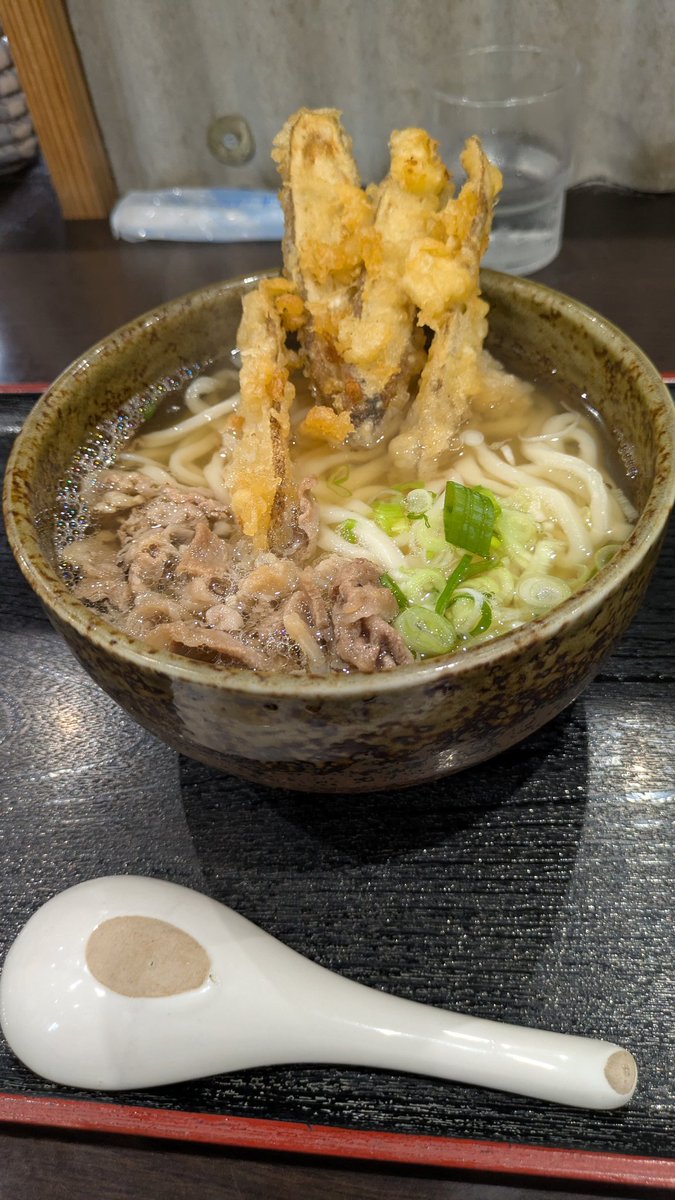 utom2's tweet photo. 肉ごぼ天うどんじゃい https://t.co/JVFo6GGHpg