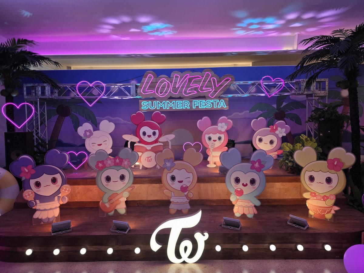 muhgunny's tweet photo. 콘서트전 팝업방문~
 빨리 콘서트 날짜가 오길!!

#TWICE_THISISFOR_POPUP #FANS_SHOP #팬즈샵 https://t.co/b8yexpxtZ4
