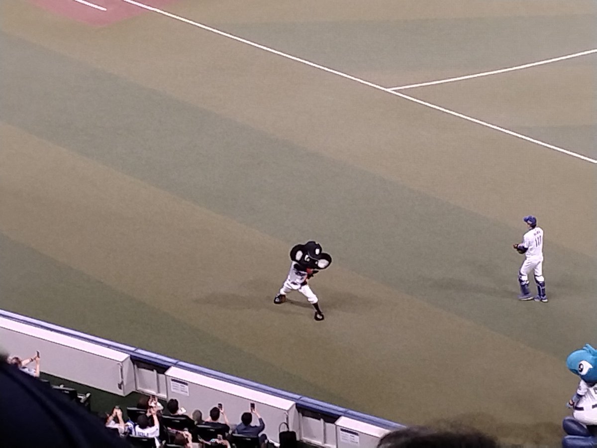 asaishiii's tweet photo. 黒いバケモノいた https://t.co/LA0MzTvifA
