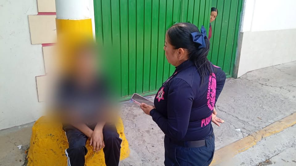 Reflexion24Info's tweet photo. 👮♂️👦 En la colonia Ciudad #Cuauhtémoc, un #adolescente de 12 años que salió de su casa tras un #conflicto familiar fue resguardado por la #policíaunicipal.
🔗 https://t.co/5PnnlRTbnd
#ProtecciónInfantil #DIF #seguridad #Edomex #Ecatepec https://t.co/CZ3Ol5DIWY