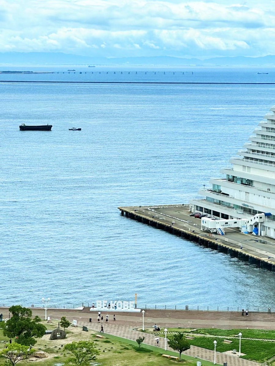 momoleefancy's tweet photo. 有一種藍叫做神戶KOBE🩵
放鬆不用上山下海
看著世界快速旋轉
坐在椅子上心好慢
Feel so peaceful 
Stay with me￼🫶 https://t.co/ohp0eaOfxc