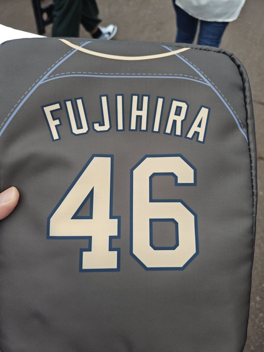 tanucha1995's tweet photo. 2時間弱並んで保冷バッグ入手!

よっしゃ46!!!
鉄平じゃなくて、クローザー!
当たりでしょ、これは
#RakutenEagles https://t.co/09YUNeH8DC