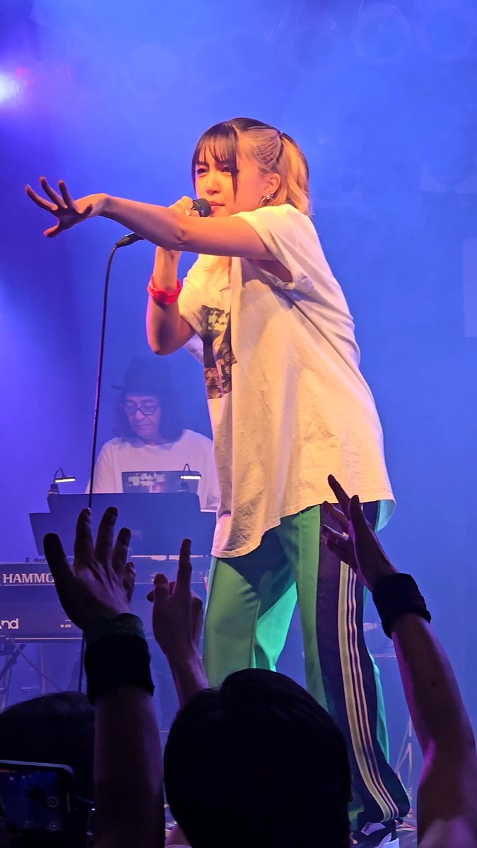 rokkarockme's tweet photo. 初めてのライブって少し勇気がいりますよね

でも、Junnaさんのライブは「来てよかった！」って思える時間になるはず

迷っている方の背中を、少しでも押せたらうれしいです😊
#Junna_ハローグッバイツアー https://t.co/LcSZpxl0yW