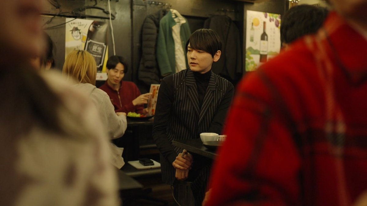 Rei_eiiii8's tweet photo. It's sad that even after his 'mission' is over, he really couldn't place himself as part of society still. The way he sticks out in the crowd and feels uneasy around people. Destroying CODE was everything to him and afterwards there really wasnt much he could look forward to https://t.co/zFmrv22zUo