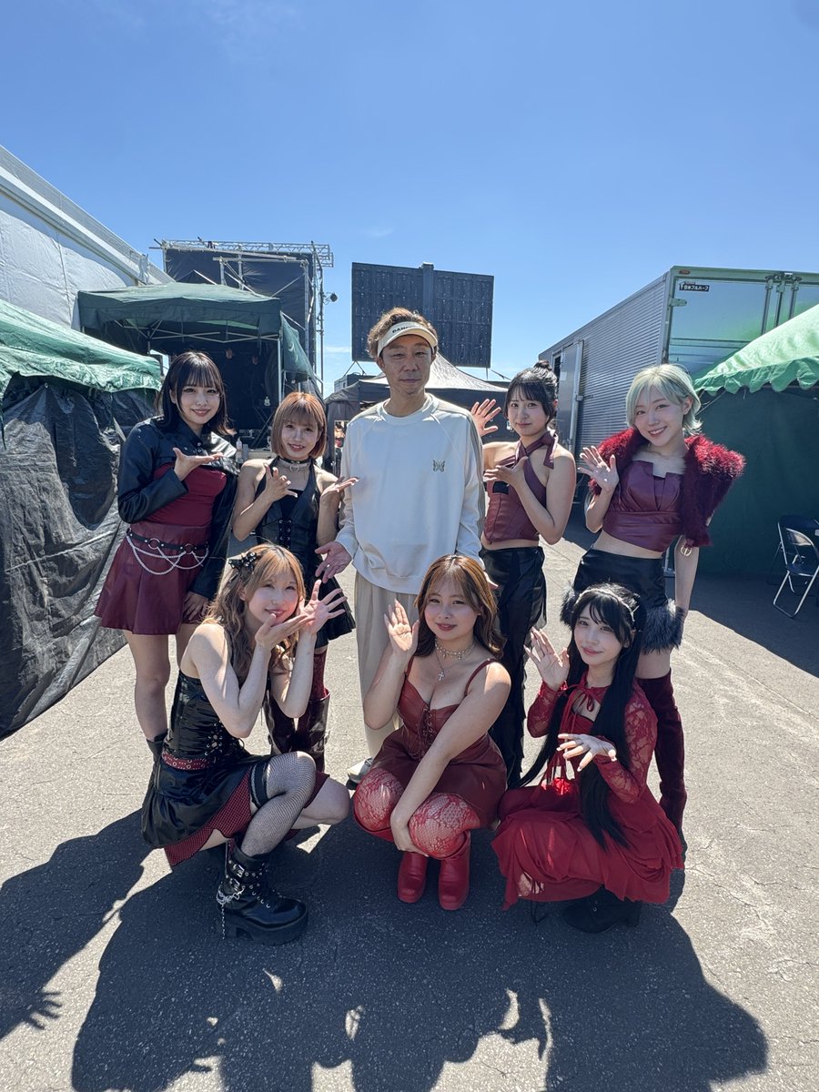 ambitious_twt's tweet photo. 『NAKASHIBETSU FUN FES.2026』

DAY2！
BACK STAGEでUSA(from EXILE)さんとお写真撮らせていただきました📸

ambitiousの出演は13:50から！

出演後はambitious mobileブースへ✨

@EXILE_UYoshihir 

#中標津ファンフェス
#アンビシャス北海道 https://t.co/SMGrM3ilAR