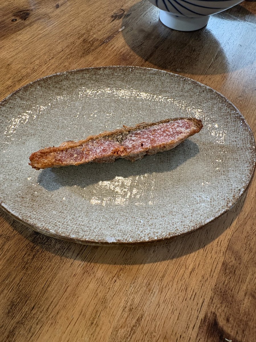 muneyuki_imon's tweet photo. 秋田のリスナーさんに頂いた極上の「ぼだっこ」。確かにとんでもなく塩っぱいのだけど、ただ塩辛いだけじゃないのが凄い！！旨味がギュッと凝縮されていて、とても美味しいのです。小指の爪の先くらいの欠片で白米が二口〜三口進む。こりゃ米泥棒だわ…😆最高です！ https://t.co/vtPlPhIj2i