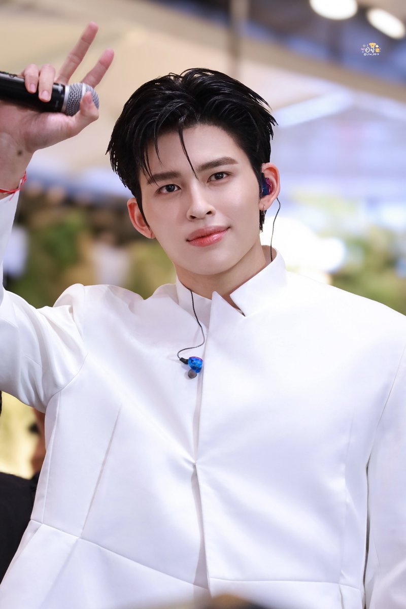 LTW_PP's tweet photo. นึกว่าตัวเองอยู่บนสวรรค์ เพราะเหมือนได้เจอเทวดา🫅🏻🧚‍♂️✨

POND AT THE MALL LIFESTORE NGAMWONGWAN 

#TheMallNgamwongwanxPond 
#ppnaravit @ppnaravit https://t.co/KUtezwWRTR