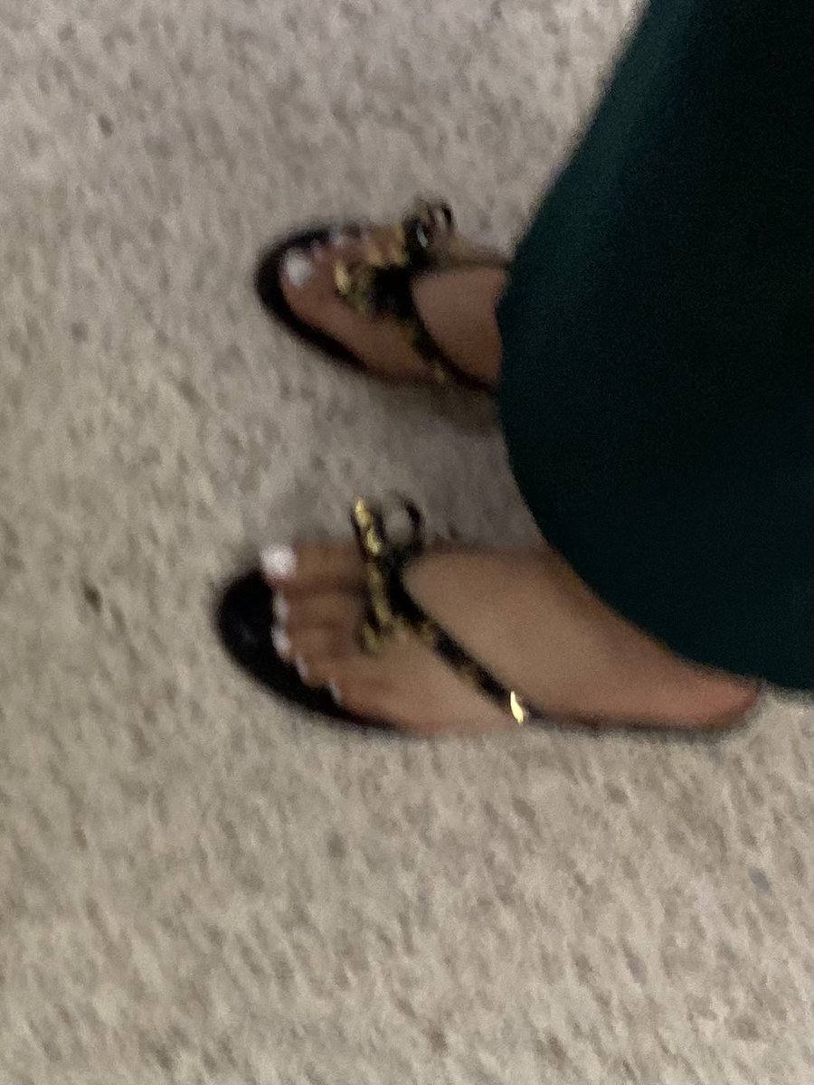 WhyWhy528's tweet photo. White Toes Thin Sandal Wearer 2 https://t.co/rYFUdxbtl5