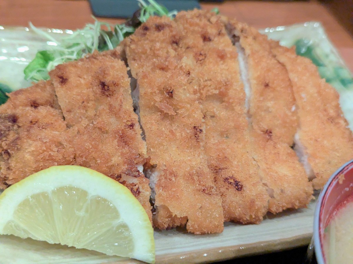 vegaking13's tweet photo. 7/5 昼
かすが (ひたちなか)
日替りランチ
(かつお.鰆の刺身と豚ロースカツ) https://t.co/gB0eRtD2AL