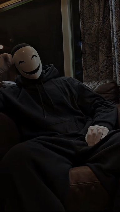Shhh_luca's tweet photo. Come sit on my lap👿 https://t.co/Wd66WcOpvM