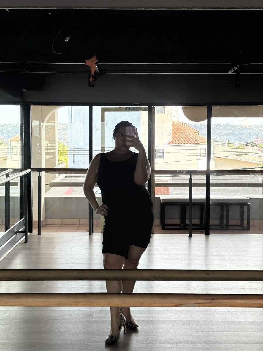 spookyferr's tweet photo. Bailando mucho porque en octubre me voy a la cdmex a un congreso de heels https://t.co/DljmUN7ynO