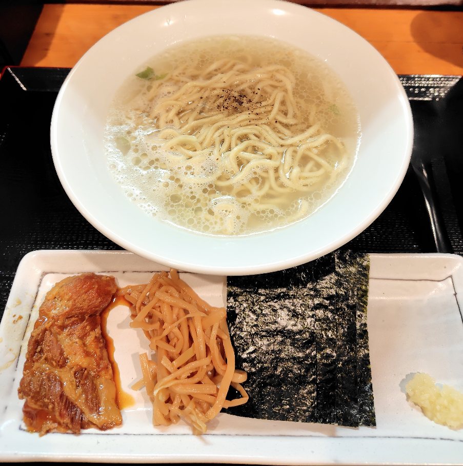 raumen_neko's tweet photo. 藤@三河島。牛骨らーめんver.2（塩）＋豚バラ軟骨の煮込丼。朝ラーに頂き🤤🎵。牛骨スープはコンソメスープを思わせる味わい、超極旨😋🎵丼もトロトロ極美味👼🌈美味ごちそうさまでした🤗🍜🍚✨️ https://t.co/lHOGPM5dfJ
