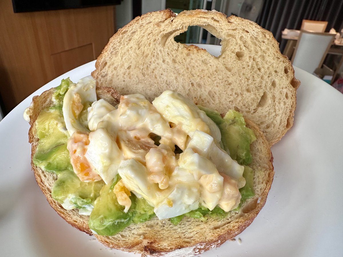 vilahcat's tweet photo. ขนมปังซาวด์โดว์🥯 + 🥑 +สลัดไข่
หน้าตาปะหลาดๆไปบ้าง 
แต่อร่อยยยอยู่นะ เมนูเคลียร์ตู้ 🤣

Happy Suny☀️❤️✨ https://t.co/nXBx3QGc5I