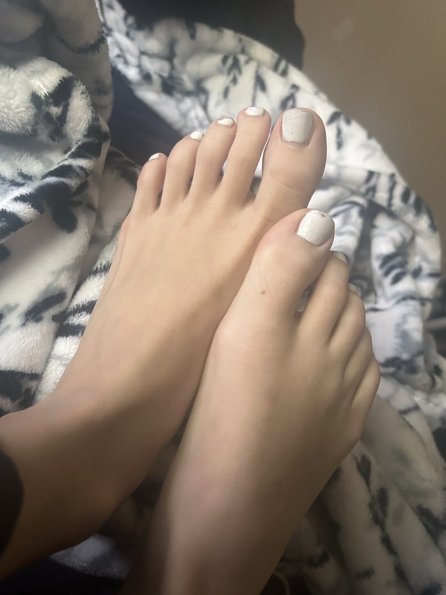 KittyPawzzUwU's tweet photo. Just a shy lil kitty showing off my favorite pawzz today 🐾🎀💕 I hope they make you smile! If you want to see more of me, my newest content and customs are waiting in the link in my bio. Come keep me company! 🤍✨
#Feet #FeetContent #FeetPics #PrettyFeet #PrettyToes #FootModel #CuteFeet #SoftSoles #WhiteToes #FootFetish #FeetLover #ExclusiveContent #CustomsOpen #ContentCreator #SpoilMe #Kawaii #CuteGirl #PinkVibes #Pawzz #KittyPawzzz #LinkInBio #OnlyFans #SupportCreators #FreshContent #CutePost