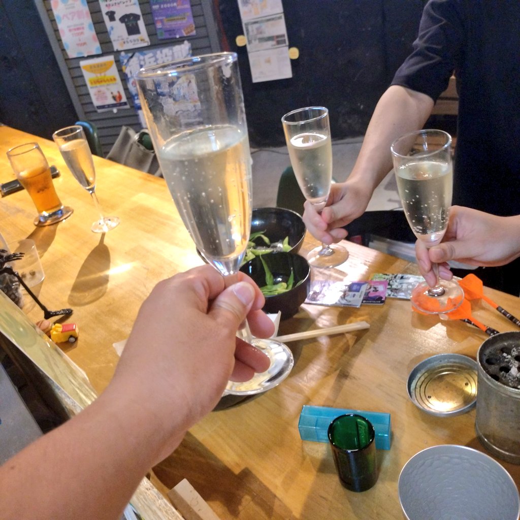 Noatime0108's tweet photo. 本日DLOご参加の皆様、楽しんですかー😆
ノアタイムからは二組参加しておりますよ♪
今回スタッフ一同はお留守番の為、14時よりオープンです🎯

ご新規様大歓迎✨
のんびり休日の自由時間をノアタイムで楽しみましょう!

#ダーツバー 
#投げ放題あり 
#初心者大歓迎 https://t.co/tKBRqZ6aEA