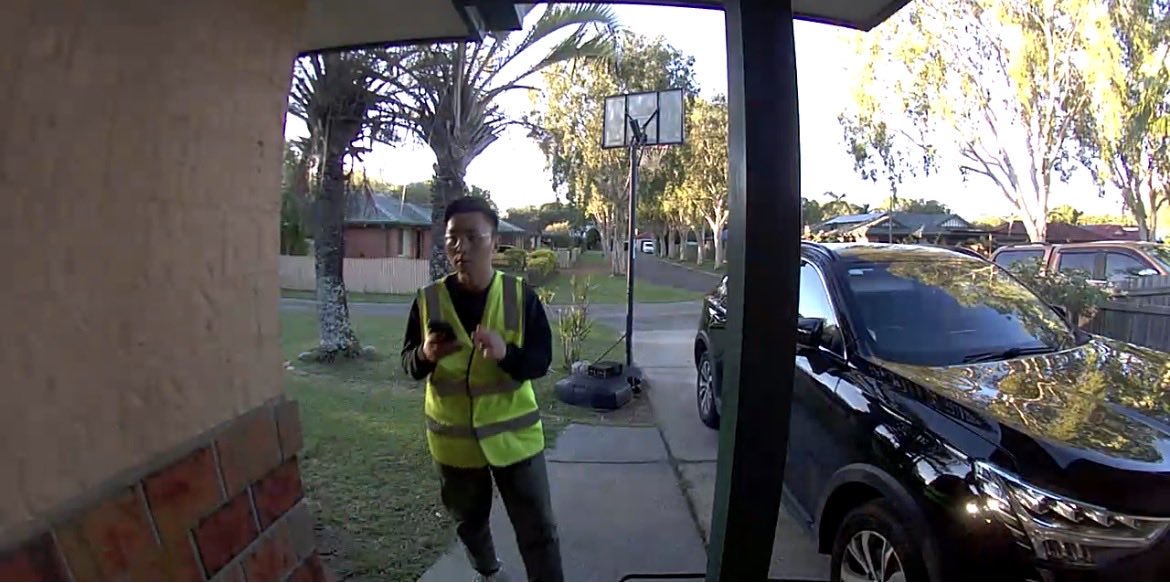 PAmbonese's tweet photo. To @amazon  @AmazonAustralia  98% of your drivers NEVER FOLLOWING my INSTRUCTIONS. Spoke with support but nothing happened, so i decided to update the evidence 🎥  to showing how much the drivers stupidity https://t.co/EJzX7xQjoG
