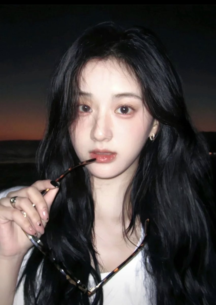 CdramaBloom's tweet photo. 🍉MGTV period romance drama #RuMuZhi 

Cast: #BaoShangen #BiWenjun

Screenwriter: Zhang Wei (AJTL)

A young coffin shop shopkeeper FL that carries the heavy burden of family feud while seeking family treasure she falls in love with a commander, mystical tales. https://t.co/CVXQhNF3qm