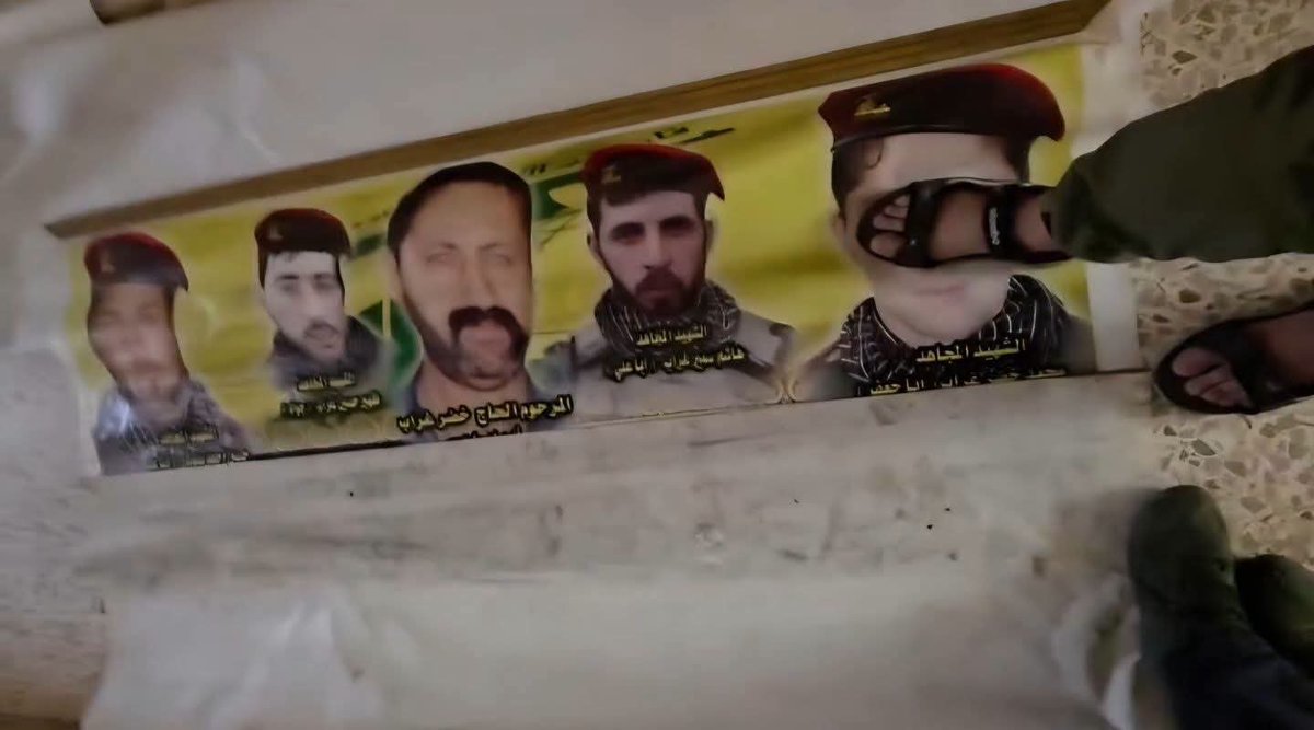 aborakoh's tweet photo. لقطات لبعض الصور و الكتب التي تم العثور عليها في قرية المزرعة في حمص ، يظهر فيها صور قتلى لمليشيات تابعة لايران و مسؤولين ايرانيين سابقين بينهم ابراهيم رئيسي.

 مقطع نشره الناشط عمر التلاوي https://t.co/RHXVM6Vf2K