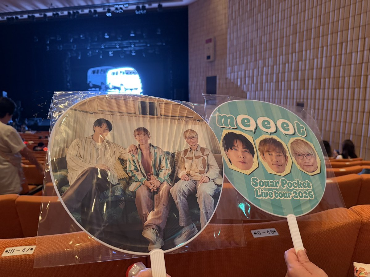 emirinv6's tweet photo. ソナポケライブ埼玉初日🤟
楽しかった♥️
泣いたけど楽しかった✨
欲しかったこーちゃんの缶バッジも無事GET💕
で、まりりんとガチャ大当たりでお揃いうちわ✨ https://t.co/4a6sW4nDRF