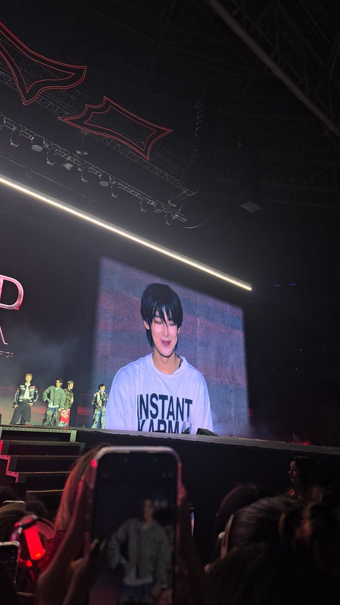 forjakeshim's tweet photo. EU NÃO POSSO COM ELE, COISA LINDA

#EN_WORLDTOUR_BLOODSAGA
#BLOODSAGA_IN_SÃO_PAULO
#ENHYPEN_100thShow https://t.co/982pn5EhDV