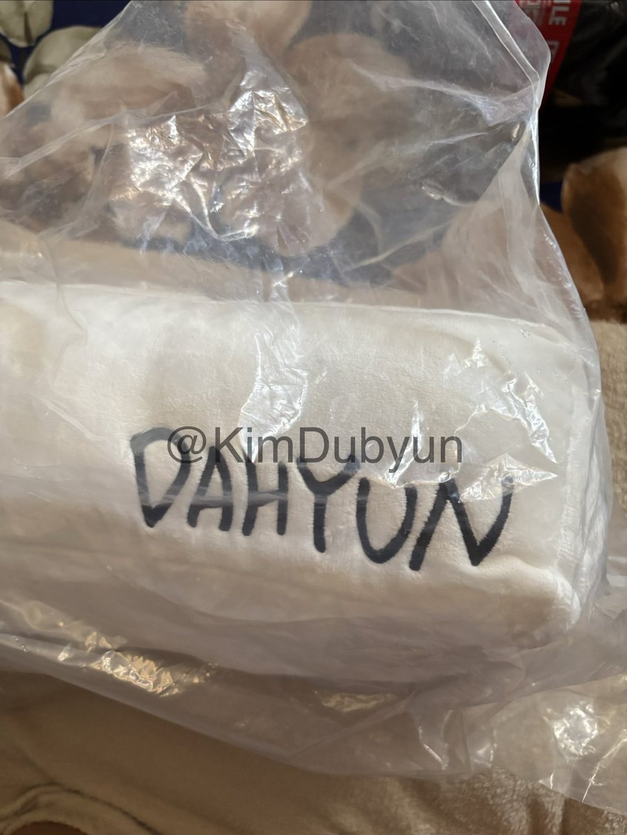 KimDubyun's tweet photo. WTS LFB PH

📌 Dubu Cushion v2 (sealed)

Price: ₱2500

♡ Comment / DM to claim

MOP: BPI or GCash
MOD: lalamove / direct j&amp;t https://t.co/ewBTNgRRGN