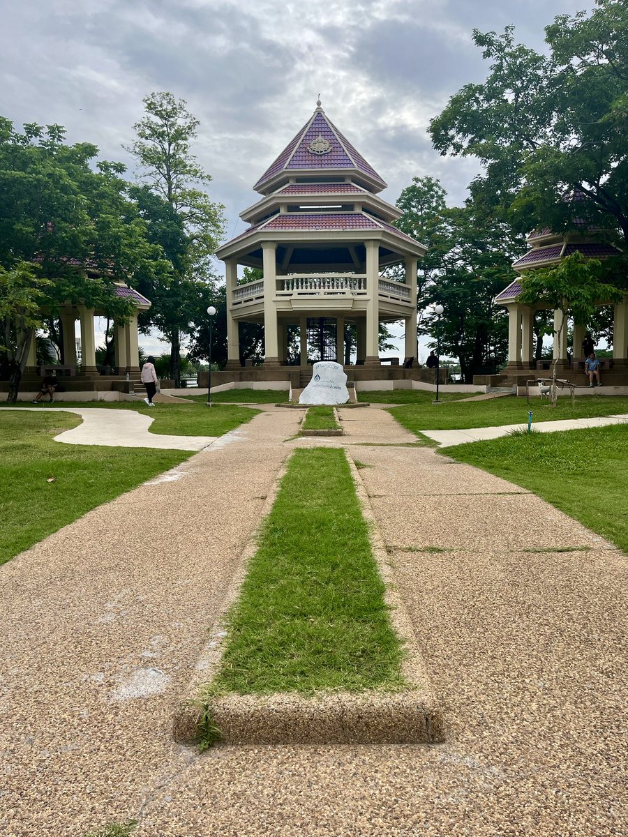 WansaiNara's tweet photo. รอบบึงสวนน้ำบุ่งตาหลั่ว https://t.co/SX0BUyeSfc