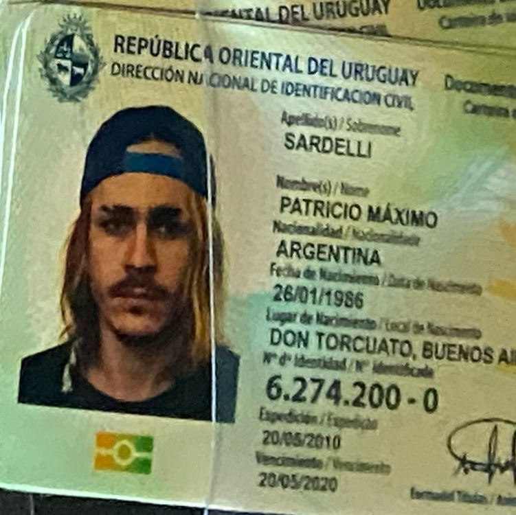 soofiuhat's tweet photo. Hola! encontramos esta cedula el 27/6 en el antel arena, el dueño es patricio máximo sardelli
si alguien lo conoce nos avisa!!! https://t.co/b2opwZmkdJ