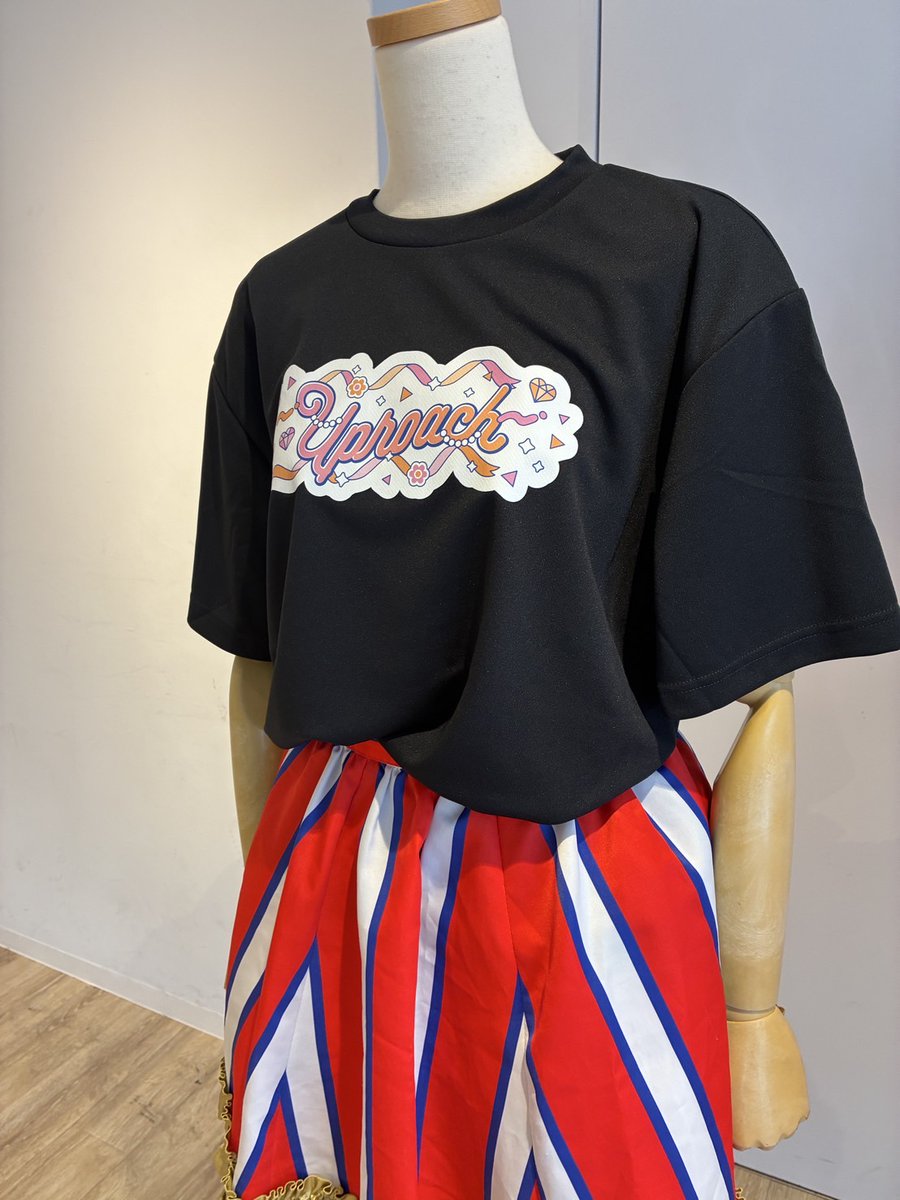 Miraculumparty's tweet photo. MIRACULUM PARTY -Plus POPUP STORE 2026-
最終日オープンしました！

最終日おすすめグッズは
👕ユニット特製ロゴTシャツ👕
全15種　各4,000円

ドライ素材で速乾🌤
サイズサンプルもご用意あります！

本日も13時～チェキ会がスタート！
スケジュールをご確認いただき、是非ご来場ください✨✨ https://t.co/5ZRXnEhmDX