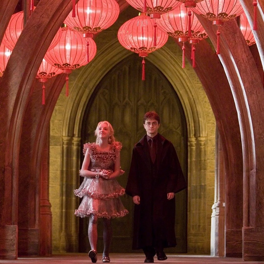 slythindorrxx's tweet photo. literally gushing at how fucking adorable this photo is. luna is bright with whimsy &amp; joy , then there’s harry LMFAOOOOOOO https://t.co/DpkmKsohgs
