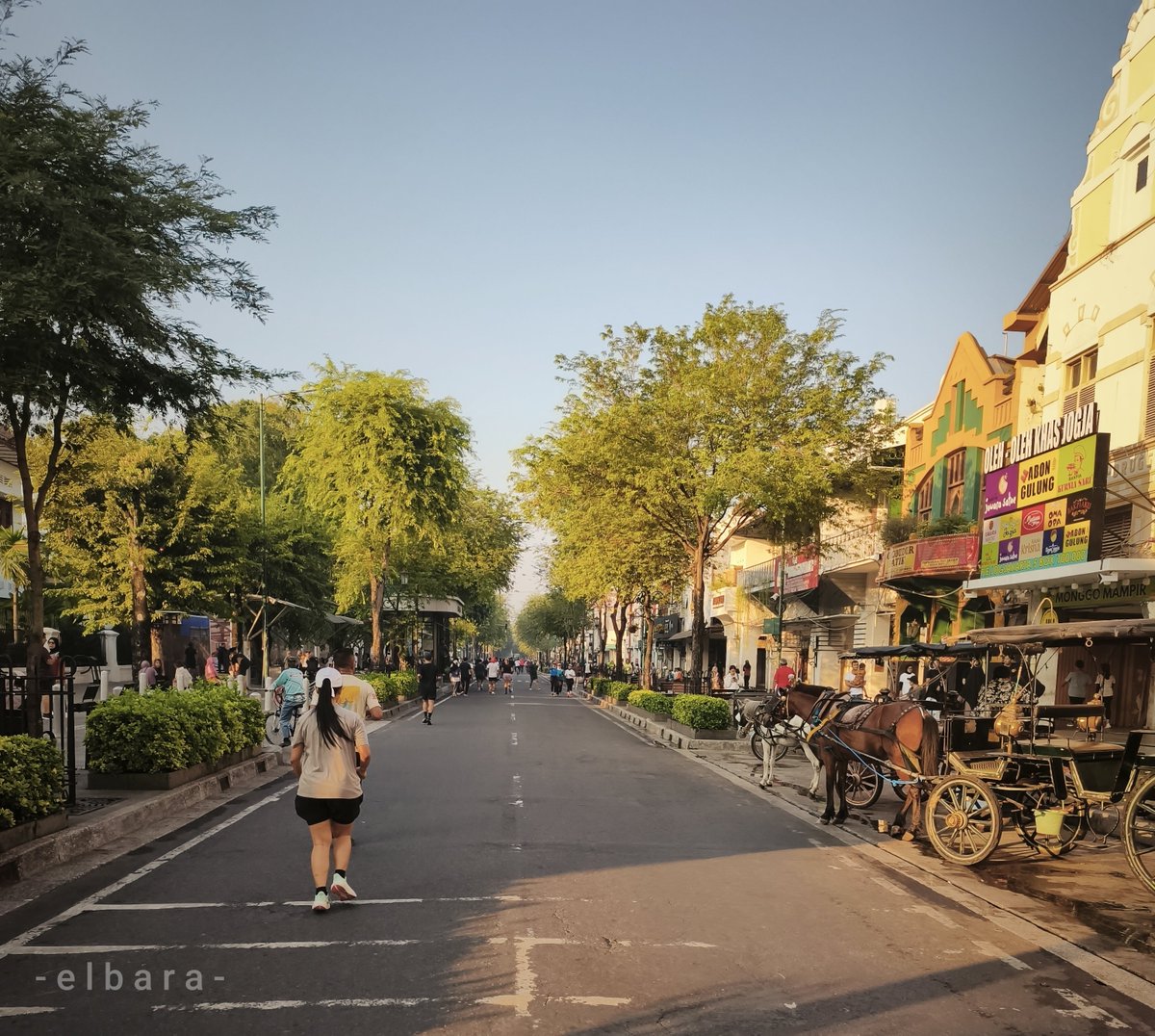 elbara__'s tweet photo. Baru ngeh tiap minggu pagi berlaku car free day di Malioboro...🤸🏃🚶 https://t.co/h2AAz2kvvX