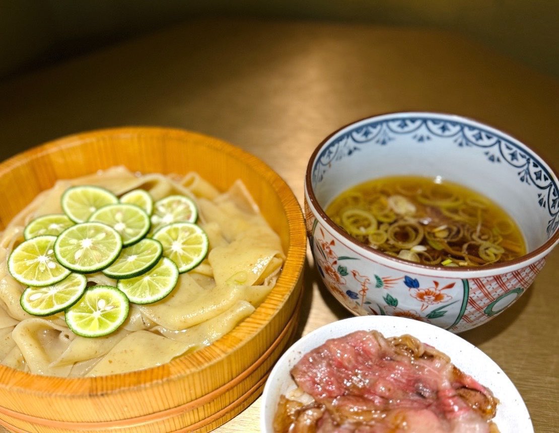kaneda_0322's tweet photo. 徳島産すだちの爽やかさと鰹と昆布の旨み纏った
"すだち昆布水つけ麺"
数量限定となりますのでお求めの方は早めのご来店おすすめいたします！！
東京都千代田区丸の内2-7-2
JPタワー「KITTE丸の内」B1F（東京駅直結でアクセス抜群！）
【〇学業時間】
月～金| 11:00～22:00
土日祝 11:00～21:00 https://t.co/owfKvidviU