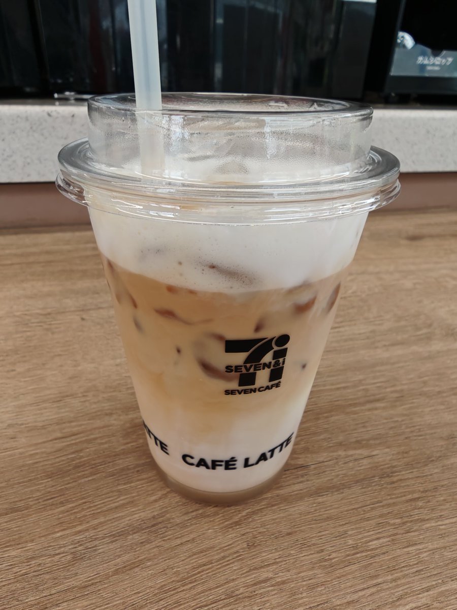 cokemario's tweet photo. 今日は甘さ控えめのガムシロ4です。
大人なのでね。 https://t.co/6yKKjH5wIu